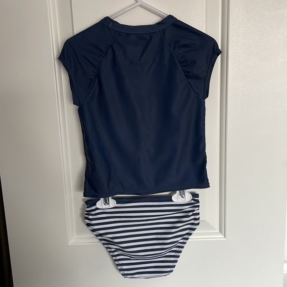 2 piece swimsuit - Picture 2 of 5